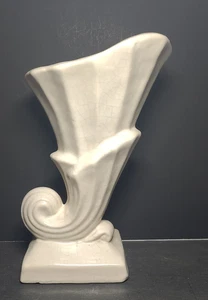 MCM White Cornucopia Vase mit Fuß - Bild 1 von 8