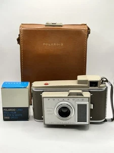 Kit de cámara terrestre Polaroid Electric Eye J33 con estuche de cuero y rollo de película B/N 3000 velocidades - Imagen 1 de 24