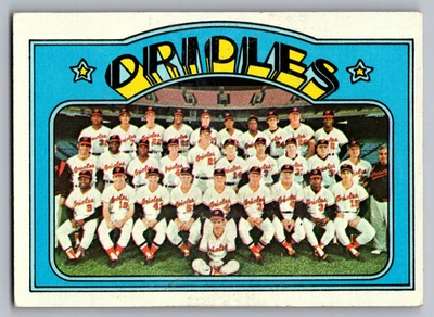 1972 TOPPS #731 BALTIMORE ORIOLES TEAM CARD COM JIM PALMER/FRANK & BROOKS ROBINSON - Imagem 1 de 3