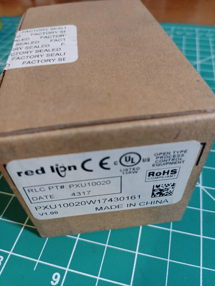 Red Lion PXU10020 Temperature Controller 1/16 DIN 1 Relay