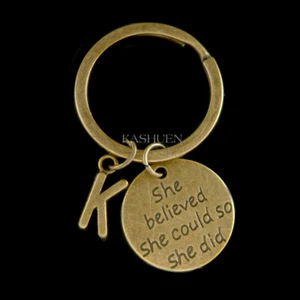 She Believed Podría Muy Hizo Personalizado Inicial Letra ~ Bronce Llavero - Imagen 1 de 4