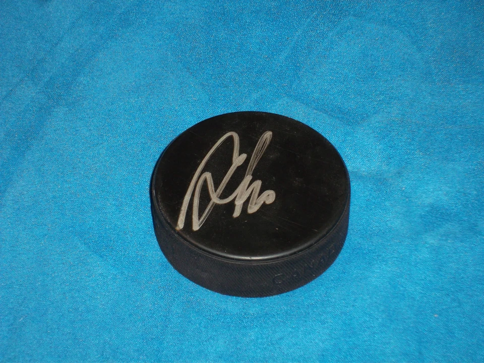 Marian Gaborik Hand Signed Puck Rangers Wild - Изображение 1 из 1