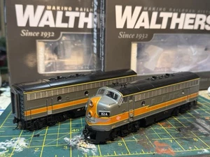 Walthers Proto HO Milwaukee Road F3A/B #82A-82B DC #920-41278 - Picture 1 of 2