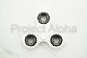 Hand Spinner Tri Fidget Spinner Gyro Figet Desk Toy EDC Focus ADHD »USA« White - Picture 1 of 4