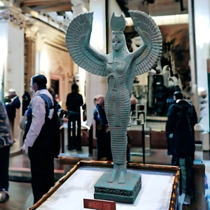 RARE  Ancient Egyptian Antiquities statue of the  goddess Isis with open wings - Picture 1 of 9