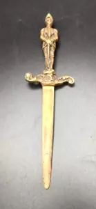 ABRECARTAS BRONCE VINTAGE 8,5" con MANGO EN FORMATO CABALLERO MEDIEVAL c1930 g - Imagen 1 de 4