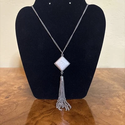 Diseñado por Toni Genuino Blanco Howlita Borla Colgante Collar - Piedra 20mm, 31" Foto 1 de 4