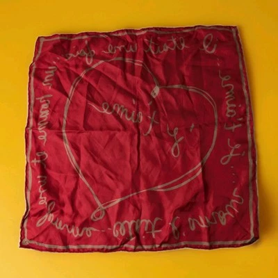 GAP Rojo Seda Corazón Amor Bufanda Pañuelo Cuadrado Regalo de San Valentín Acceso Romántico Foto 1 de 4