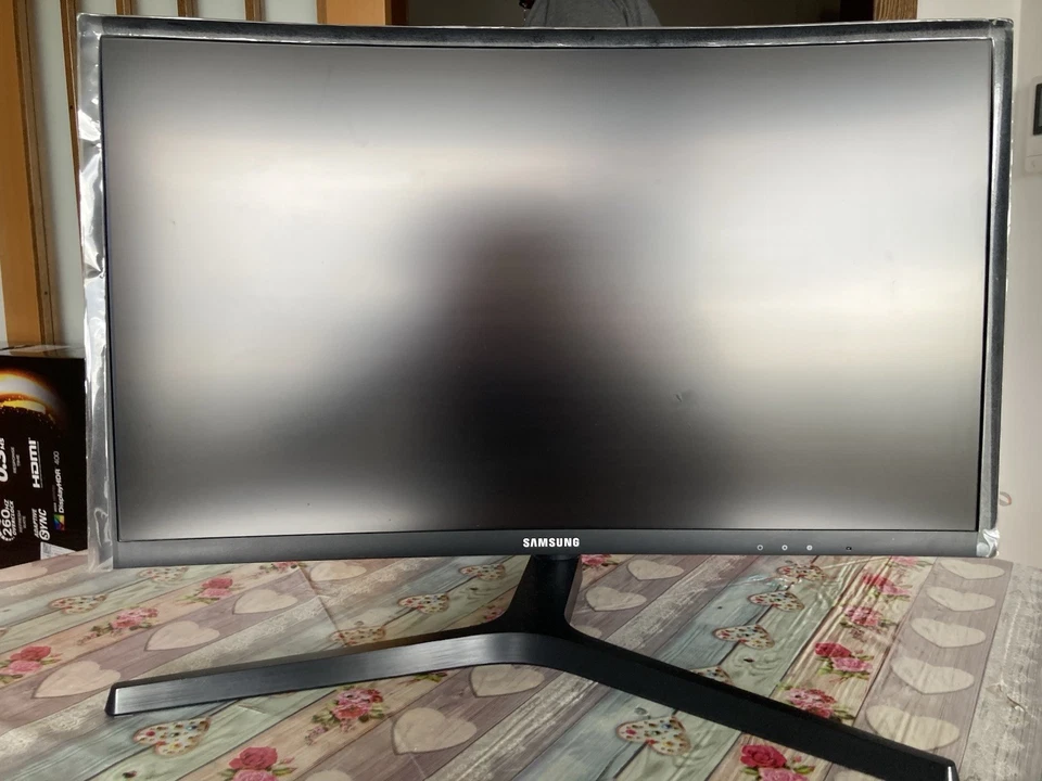 Samsung C24FG73 Gaming Monitor 144Hz QLED 24” Curvo FreeSync - Immagine 1 di 4