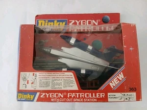 DINKY TOYS 363 ZYGON PATROLLER WITH CUT OUT SPACE STATION BOXED COMPLETE IN BOX  - Picture 1 of 23