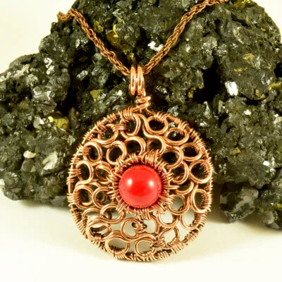 Colgante de cristal de coral rojo - Envuelto en alambre de cobre puro - Joyería artesanal única Foto 1 de 4
