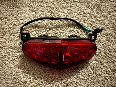 Luz de freno trasera 09-11 Kawasaki ER6N 650 ER650 OEM 23025-0054 Foto 1 de 2