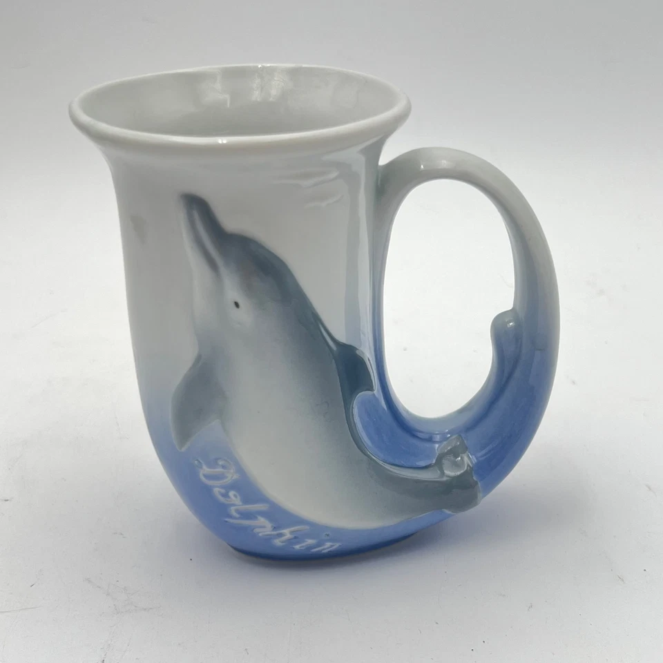 Caneca golfinho 3D vintage vida marinha oceano azul e branco cerâmica cabo de barbatana cauda - Imagem 1 de 4