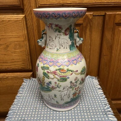 Vaso chinês de porcelana família rosa foo alça de cachorro cena de cabra 13,75x8” antigo - Imagem 1 de 4