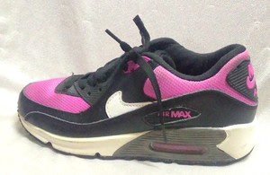 hot pink and black nike air max