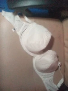 NICE QUALITY GAIA POLAND LADIES FULL CUP PADDED WHITE BRA ,SIZE 85F/38F, VGC - Picture 1 of 5