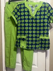 Scrubs Crocs womens sz med 2 sets - Picture 1 of 7