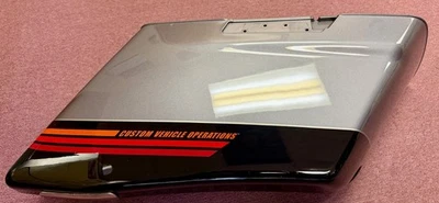 Harley-Davidson CVO Street Glide Right Saddlebag Bottom Smokey Gray/Black Hole - Изображение 1 из 4