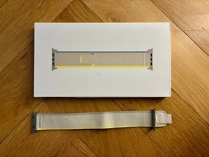 Original Apple Trail Loop Armband für Watch Ultra - Gelb/Beige, S/M (49mm) - Bild 1 von 1