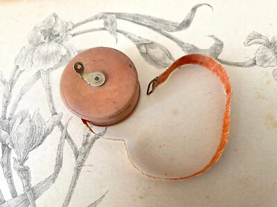 Ancien mètre ruban en buis - Couturière - Tissus - collection - Photo 1/2