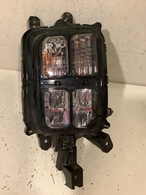 Luz antiniebla LED DERECHA PASAJERO MITSUBISHI OUTLANDER 2020 2021 OEM A10R-13378 Foto 1 de 4