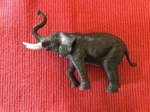 model Elephant - Picture 1 of 5