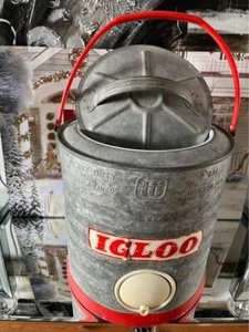 Vintage IGLOO Ice box & water cooler-2 GALLON,Heavy Duty-HOUSTON.TEX - Picture 1 of 1