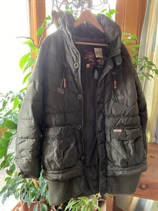 warme Winterjacke von KHUJO, Gr.M, olivgrün, sehr guter Zustand, tolle Details - Bild 1 von 16