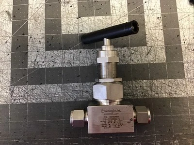 Swagelok - SS-12NBS8-G Manual Stainless Needle Valve 6000psi(LB56T) - Image 1 of 4