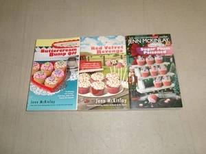 Cupcake Bakery Mystery Series by Jean McKinlay (3 From Series) Lot 7785 - Imagen 1 de 1