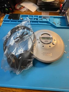 Lennox Durabrand tragbarer CD-Player CD-65, getestet funktioniert, neue Kopfhörer - Bild 1 von 9