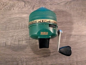 Vintage ZEBCO Turquoise Green 202 Casting Reel Made in USA - Picture 1 of 6
