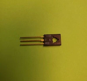 Motorola M439 3 pin gold transistor - Bild 1 von 2