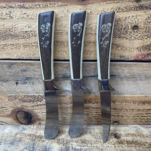 Vintage Bakelite Daisy Pattern Sheffield Butter And Steak Knifes MCM Set Of 3 - Picture 1 of 14