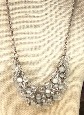 Banana Republic Acrílico Cadena Correo Blanco Transparente Collar Plata Racimo Lote 43A Foto 1 de 3