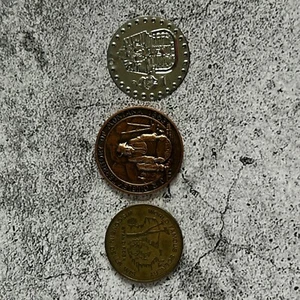 3 monete/gettoni vintage Standing Rock WI Dells Quigley Territory & Frontier Montana - Foto 1 di 9