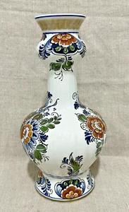 Mid Century Delft Polychrome Vase With Flowers And Gold Garlic Shape - Picture 1 of 5
