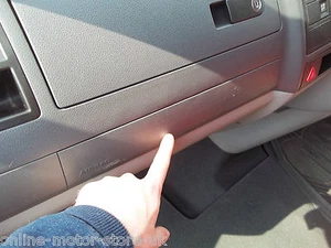 VW Transporter T5 T5.1 GP - Striscia telaio sotto guanto - STILE AIRBAG - Foto 1 di 3