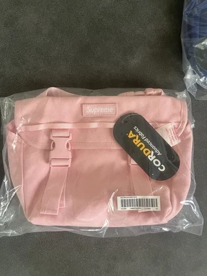 Mini Bolso Mensajero Supreme Rosa. Nuevo Foto 1 de 4