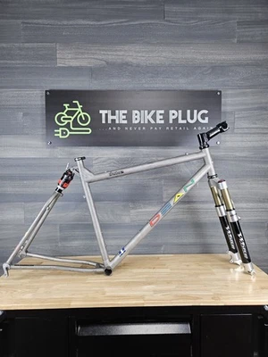 Cuadro de bicicleta de montaña DEAN Duke Titanium Softtail tamaño grande de colección Foto 1 de 4