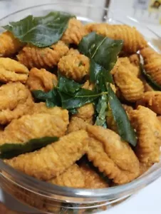 Biskut Siput Perisa Kari (Homemade) 2 bottle for USD 10 + USD 10 (postage) - Picture 1 of 2