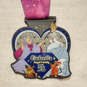 Disney Cinderella Royal Family 5K Marathon Medal 2014 Lanyard Rundisney - Picture 1 of 3