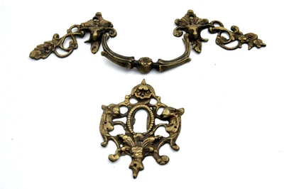 Ancienne poignée articulée zoomorphe, et cache serrure, meuble tiroir rénovation - Photo 1/4