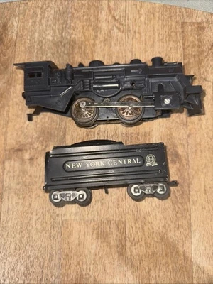 MARX # 400 PLASTIC 0-4-0 STEAM ENGINE WITH NEW YORK CENTRAL TIN TENDER - Image 1 of 4