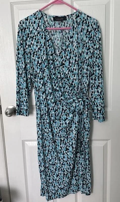 Vestido de trabajo con cuello en V de imitación envolvente talla 16 etiqueta negra de Evan Picone Foto 1 de 4