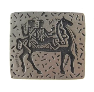 Broche Alice Seely De Colección 2000 Caballo Tribal Nativo Americano Peltre Fetiches Urbanos - Imagen 1 de 3