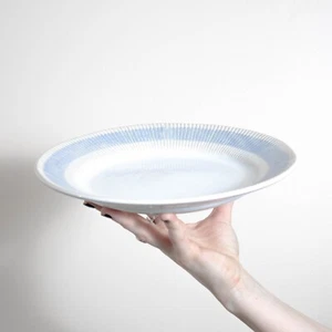 Aqua Steinzeug Teller mit geripptem Rand 28 cm Durchmesser - Bild 1 von 3