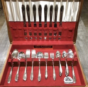 WM Rogers & Son IS 1941 Gardenia Art Deco 50 piezas plateado servicio para 8 - Imagen 1 de 13