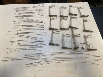 Lote de 12 mástiles y cables de catenaria Marklin más cables Foto 1 de 4