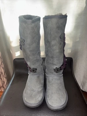 Lamo Acogedoras Botas de Invierno Gris Gamuza Púrpura Floral Braded Piel de Oveja Lino 7 Mujeres Foto 1 de 4